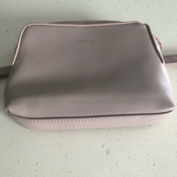 Matt and Natt light pink belt bag, adjustable strap, zipper closure - Picture 7 of 8